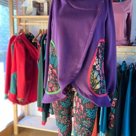 manteau-poncho-femme-violet-fleurs-capuche