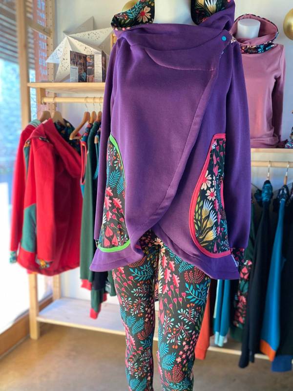 manteau-poncho-femme-violet-fleurs-capuche